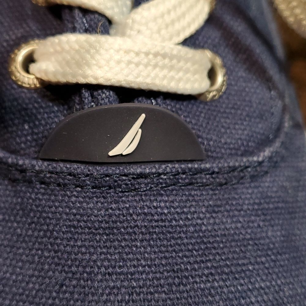 Men’s Nautica Deckloom Navy Canvas Sneakers - Picture 2 of 9